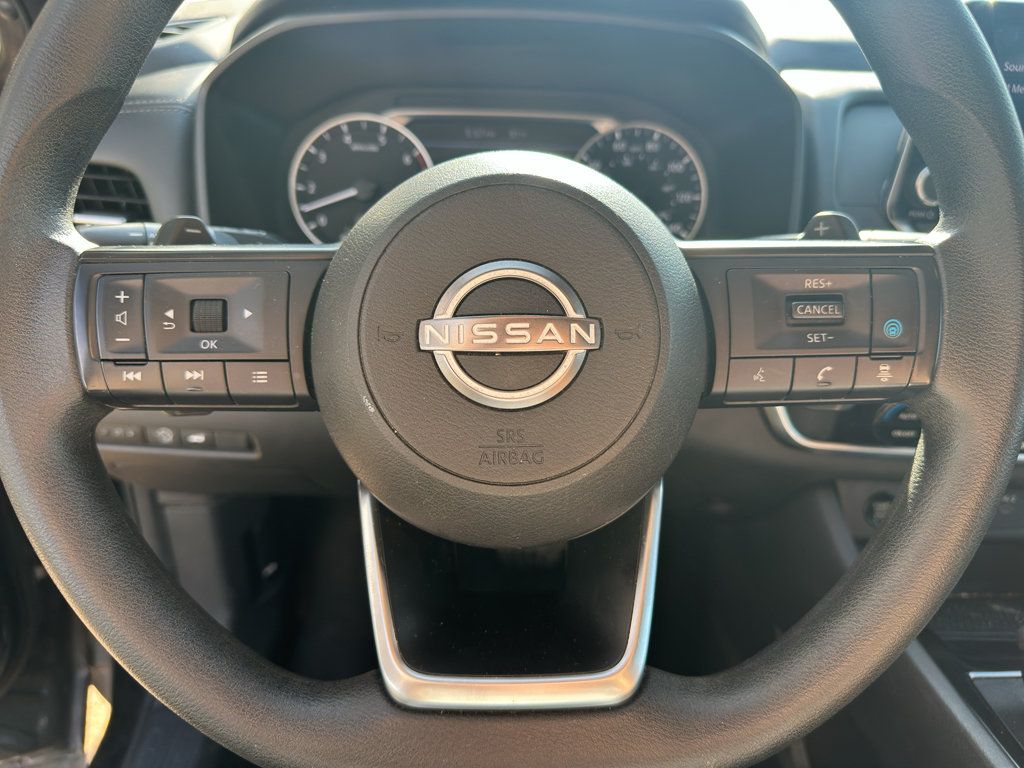 Used 2024 Nissan Rogue SV AWD/4WD image 16