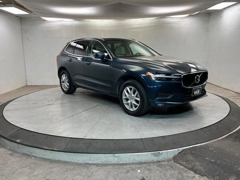 Used 2021 Volvo XC60 T6 Momentum image 7