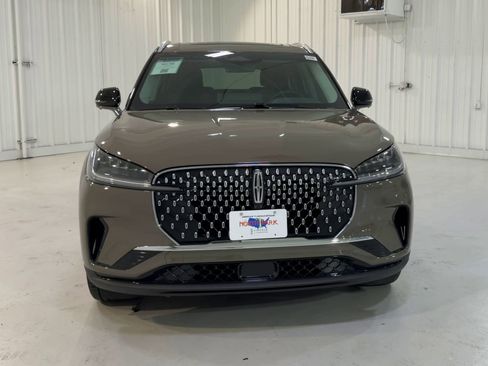New 2025 Lincoln Aviator 2WD image 4