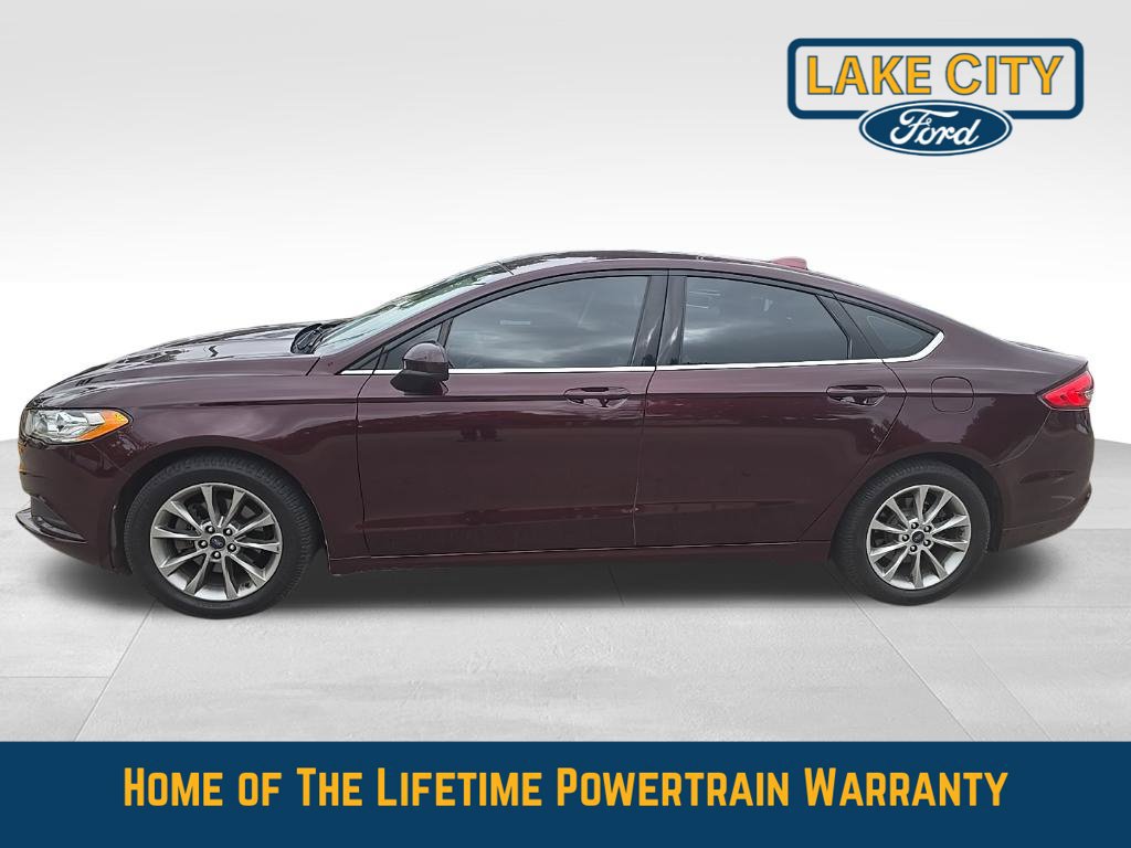 Used 2017 Ford Fusion SE w/ Fusion SE Technology Package FWD image 2