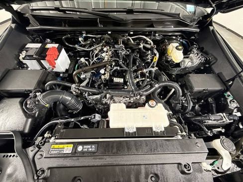 Certified 2025 Toyota 4Runner SR5 AWD/4WD image 31