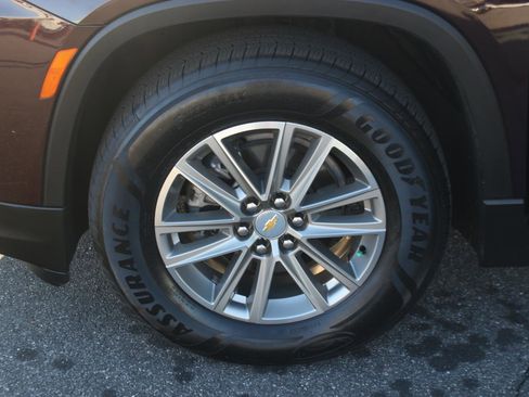 Used 2023 Chevrolet Traverse LT image 41