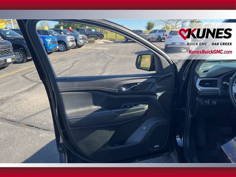 Used 2023 GMC Acadia SLT image 8