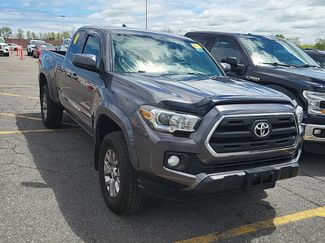 Used 2017 Toyota Tacoma SR5 w/ SR5 Appearance Package (SM) RWD video 2