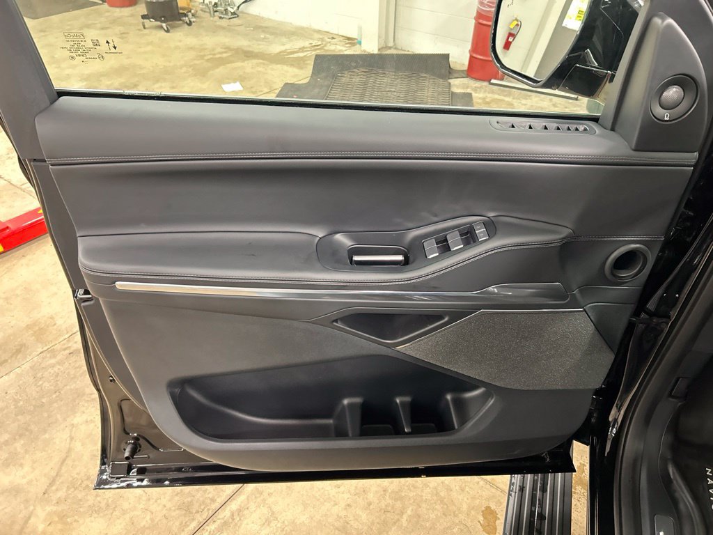 Used 2026 Lincoln Navigator L Reserve AWD/4WD image 14