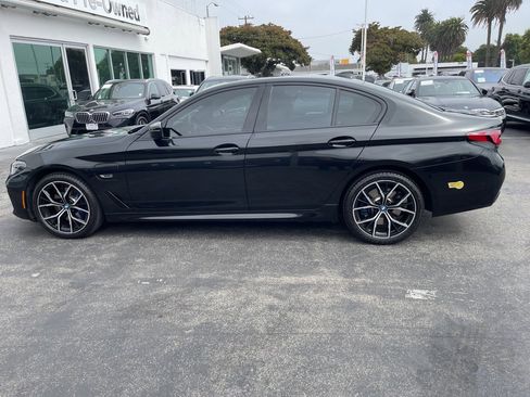 Used 2022 BMW 530e w/ Premium Package image 11