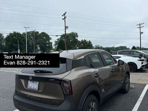 Used 2025 Nissan Kicks S AWD/4WD image 3