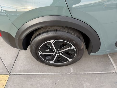 Used 2024 Kia Niro EX image 15
