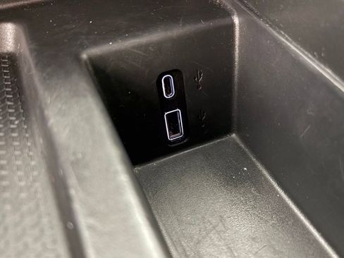 Used 2025 GMC Acadia Elevation image 30