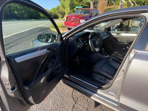 Used 2014 Volkswagen Jetta GLI FWD image 10