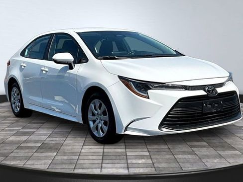Used 2024 Toyota Corolla LE FWD image 3