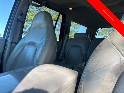 Used 2001 Ford Expedition XLT image 16