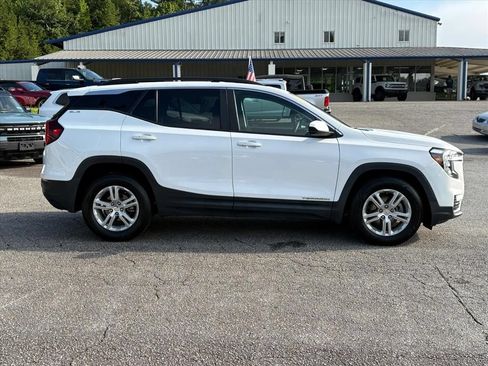Used 2022 GMC Terrain SLE w/ Driver Convenience Package FWD image 3