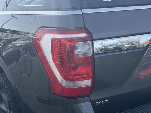 Used 2021 Ford Expedition XLT image 12