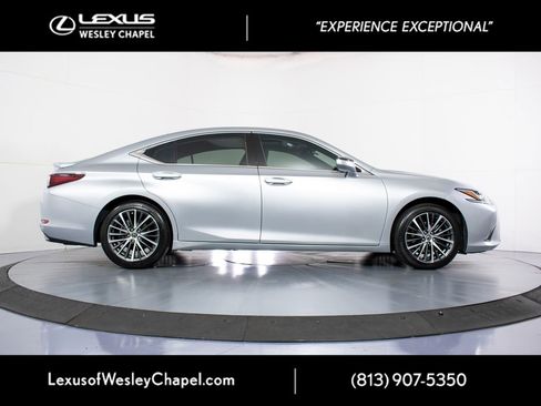 Used 2023 Lexus ES 350 w/ Premium Package FWD image 4