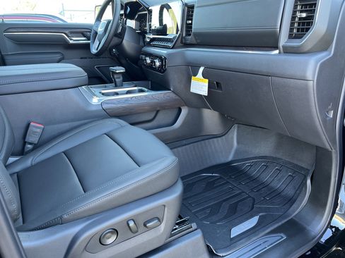 New 2026 GMC Sierra 1500 SLT w/ SLT Premium Package image 17