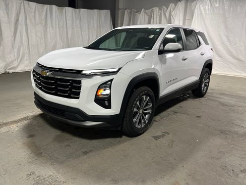 Used 2025 Chevrolet Equinox LT FWD image 3