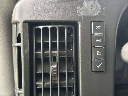 Used 2014 Chevrolet Express 2500 RWD image 31