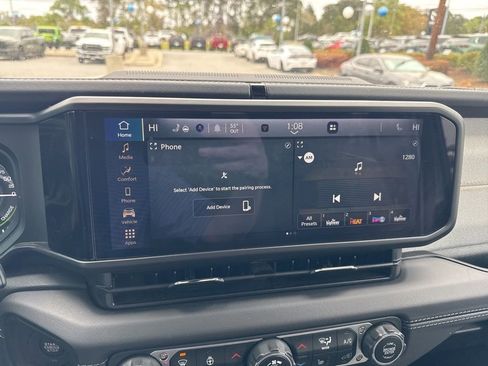 Used 2025 Jeep Wrangler Unlimited Sahara image 12