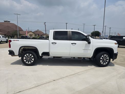 Used 2022 Chevrolet Silverado 2500 Custom w/ Custom Value Package AWD/4WD image 2