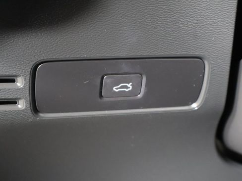 Used 2023 Volvo XC40 B5 Plus w/ Protection Package Premier AWD/4WD image 18