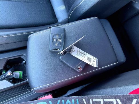 Certified 2023 Volkswagen Tiguan SE image 30