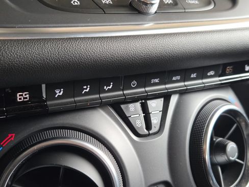 Used 2020 Chevrolet Blazer LT AWD/4WD image 12
