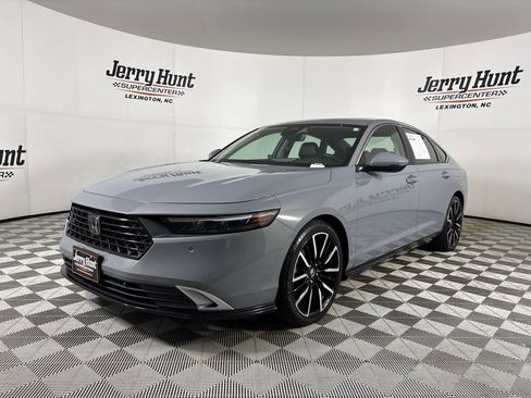 Used 2023 Honda Accord Touring image 1