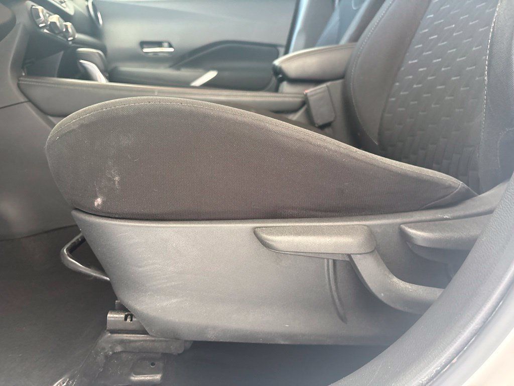 Used 2023 Nissan Kicks SV FWD image 25