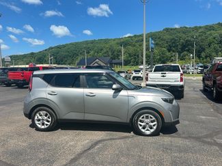 Used 2024 Kia Soul LX w/ Option Group 015 FWD video 3