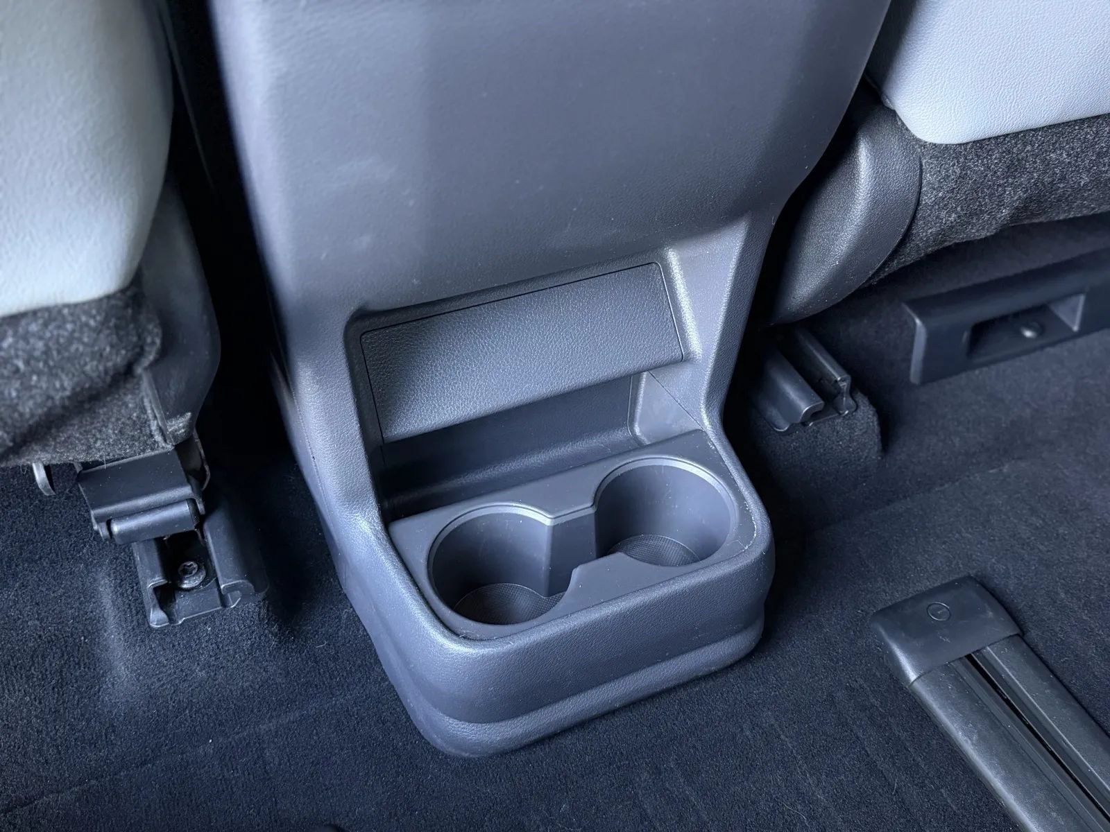 Used 2022 Toyota Sienna XLE FWD image 41