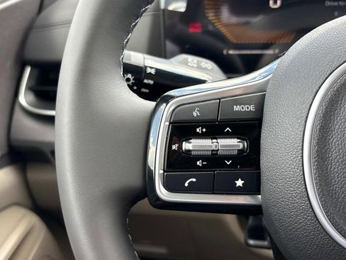 New 2026 Kia Carnival EX image 25