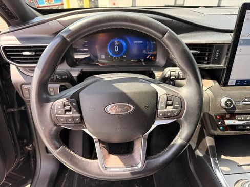 Used 2020 Ford Explorer Platinum w/ Premium Technology Package AWD/4WD image 19