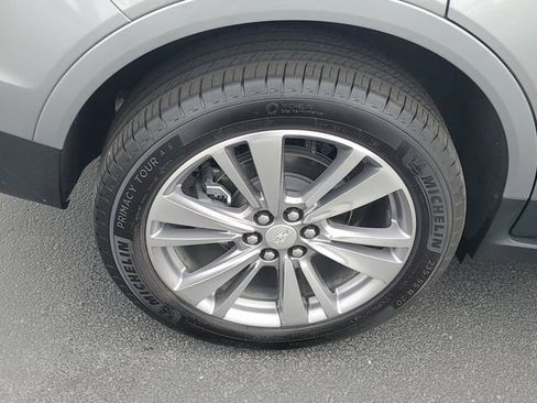 Certified 2025 Cadillac XT5 Premium Luxury w/ LPO, Floor Liner Package AWD/4WD image 6