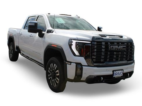 Used 2024 GMC Sierra 2500 Denali Ultimate image 3