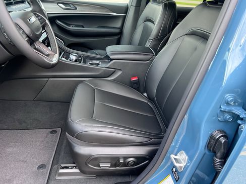 New 2026 Jeep Grand Cherokee Limited w/ Limited Altitude Package RWD image 17