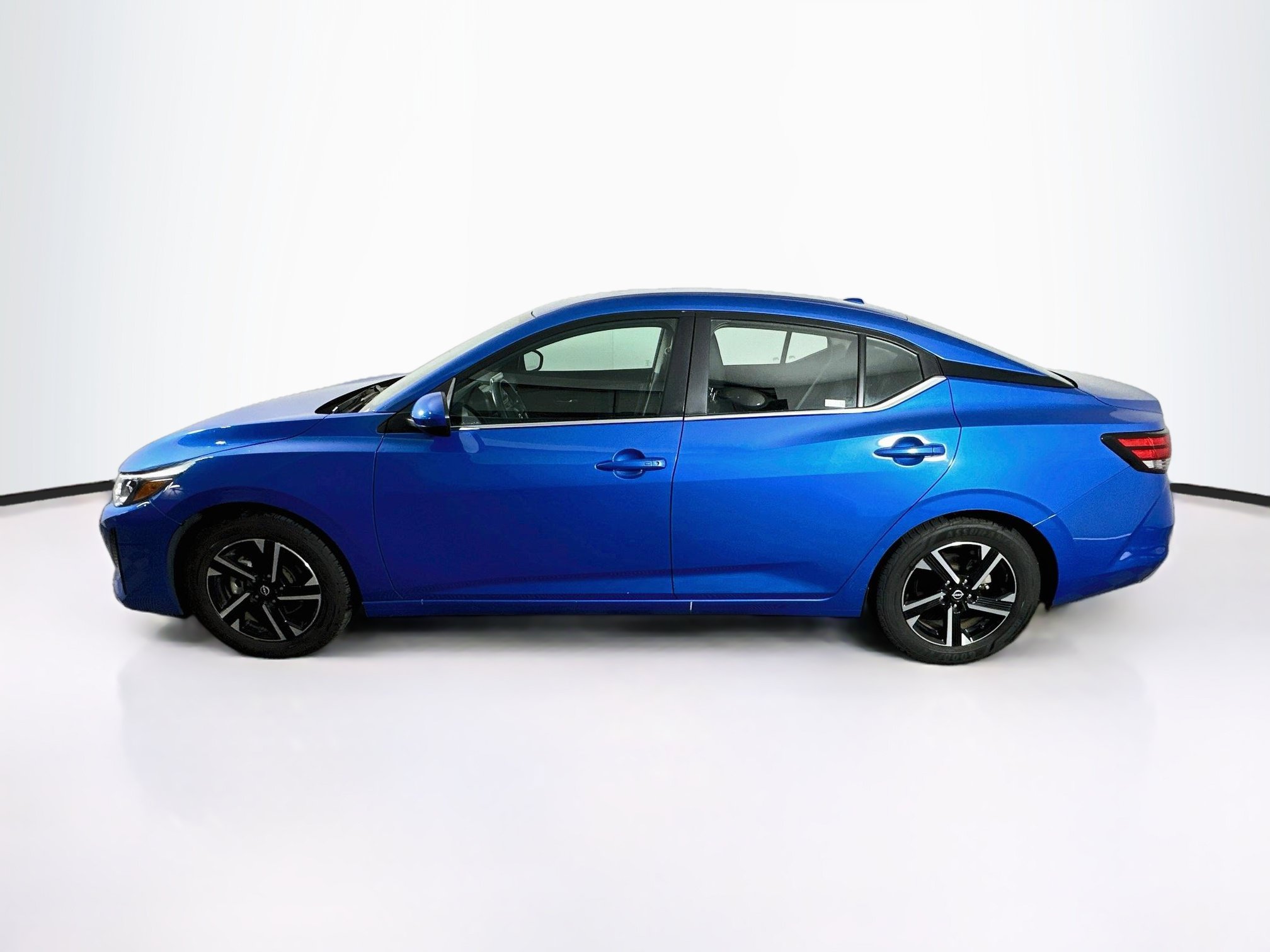 Used 2025 Nissan Sentra SV FWD image 4