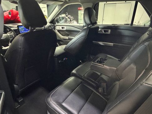 Used 2023 Ford Explorer Limited image 29