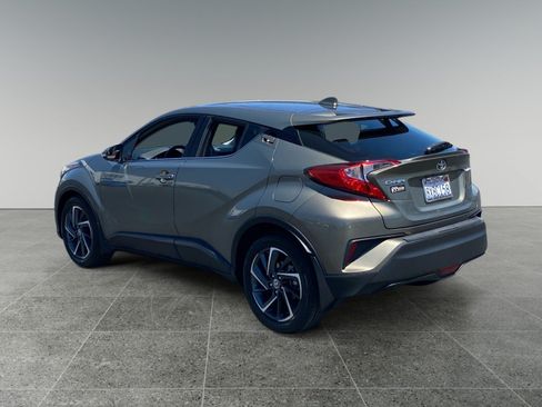 Used 2021 Toyota C-HR Limited FWD image 3