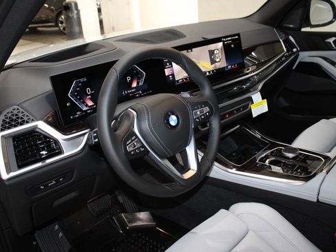 Used 2026 BMW X5 xDrive40i AWD/4WD image 11