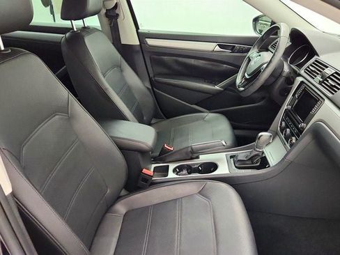 Used 2019 Volkswagen Passat 2.0T Wolfsburg w/ Wheels & Sunroof Package FWD image 22
