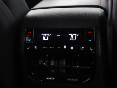 Used 2024 Jeep Grand Cherokee Summit AWD/4WD image 16