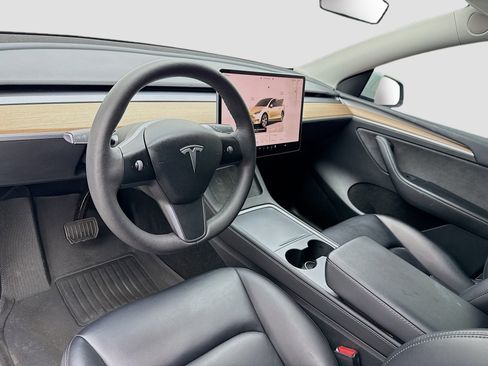 Used 2023 Tesla Model Y Long Range image 7