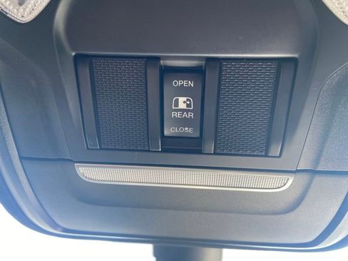 Used 2021 RAM 1500 Big Horn image 33