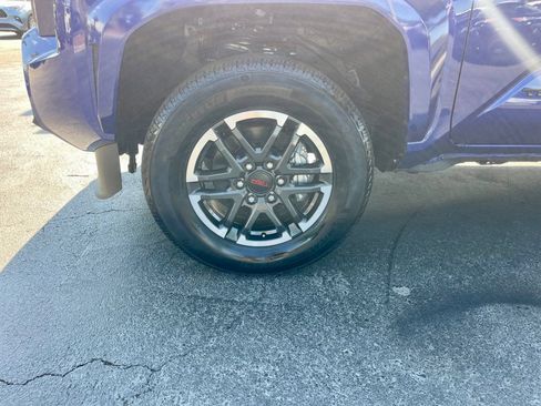 Used 2025 Toyota Tacoma TRD Sport AWD/4WD image 9