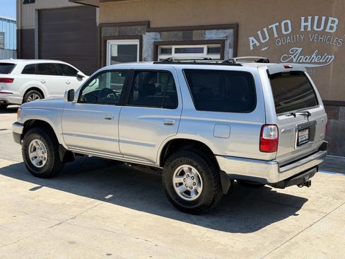 Used 2002 Toyota 4Runner SR5 RWD image 7