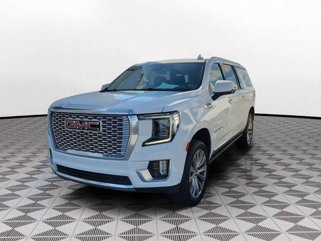 Used 2023 GMC Yukon XL Denali w/ Denali Reserve Package AWD/4WD image 3