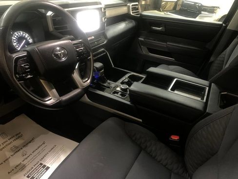 Used 2022 Toyota Tundra SR5 w/ SR5 Convenience Package AWD/4WD image 9