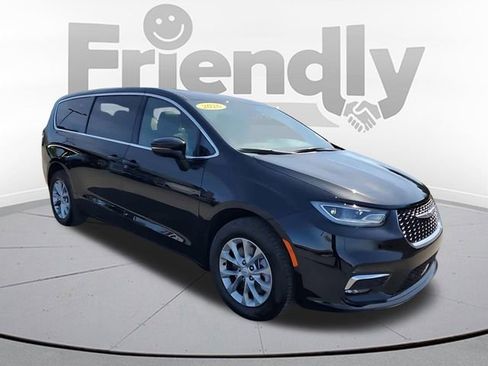 Used 2026 Chrysler Pacifica Limited AWD/4WD image 7