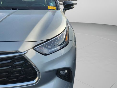 Used 2021 Toyota Highlander Limited FWD image 7